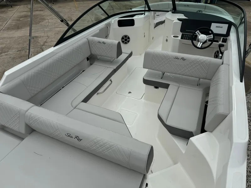 Slide: The Image of Sea Ray SDX 250 Outboard 2026 - 22