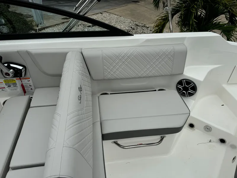 Slide: The Image of Sea Ray SDX 250 Outboard 2026 - 24