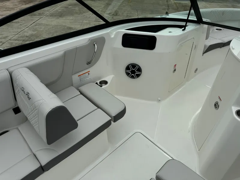 Slide: The Image of Sea Ray SDX 250 Outboard 2026 - 25