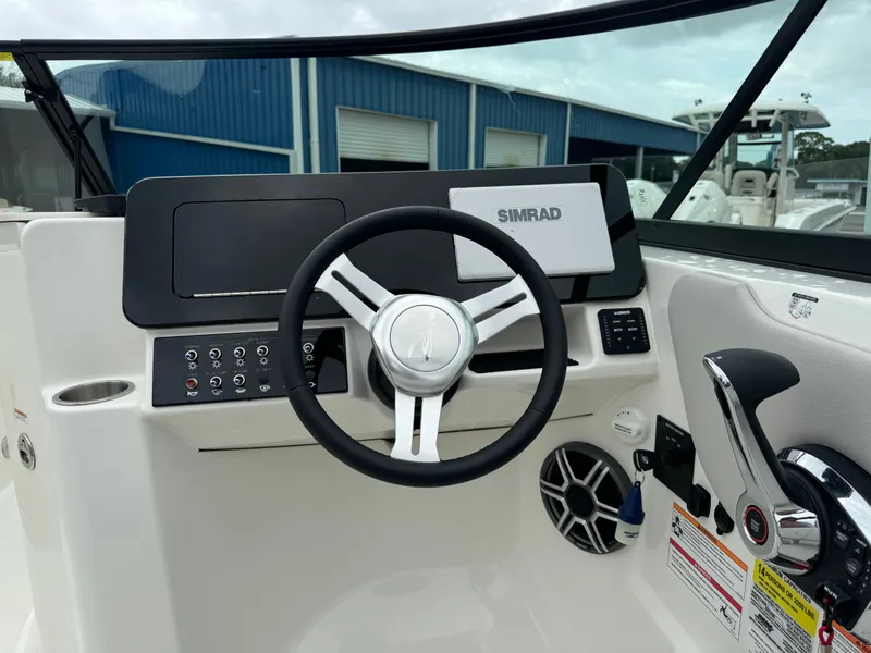 Slide: The Image of Sea Ray SDX 250 Outboard 2026 - 27