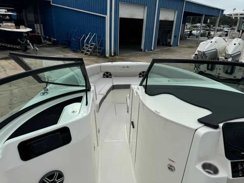 Slide: The Image of Sea Ray SDX 250 Outboard 2026 - 30