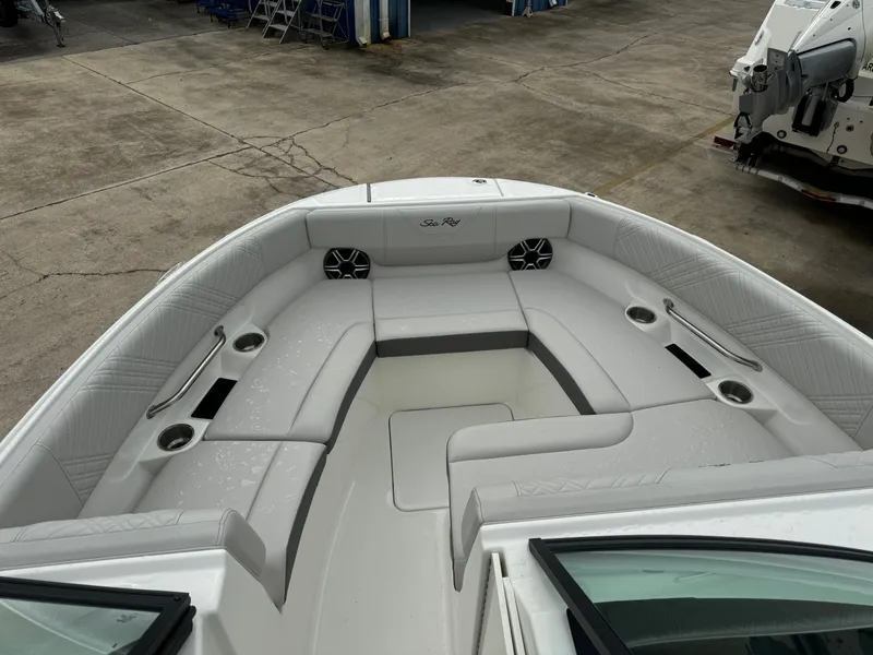 Slide: The Image of Sea Ray SDX 250 Outboard 2026 - 31