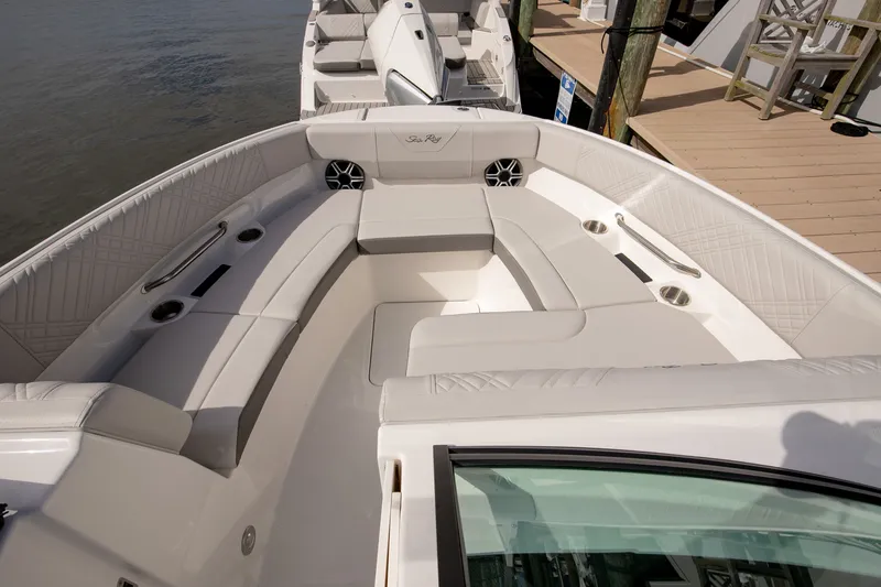 Slide: The Image of Sea Ray SDX 250 Outboard 2026 - 8