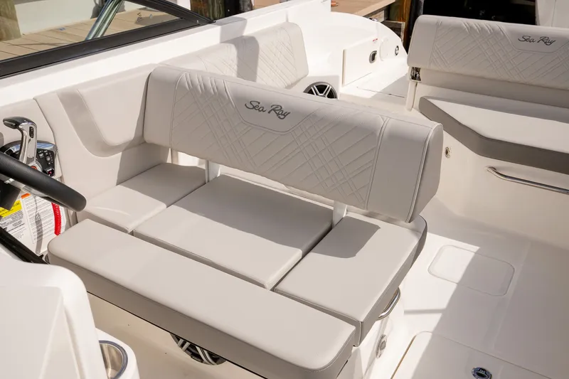 Slide: The Image of Sea Ray SDX 250 Outboard 2026 - 9
