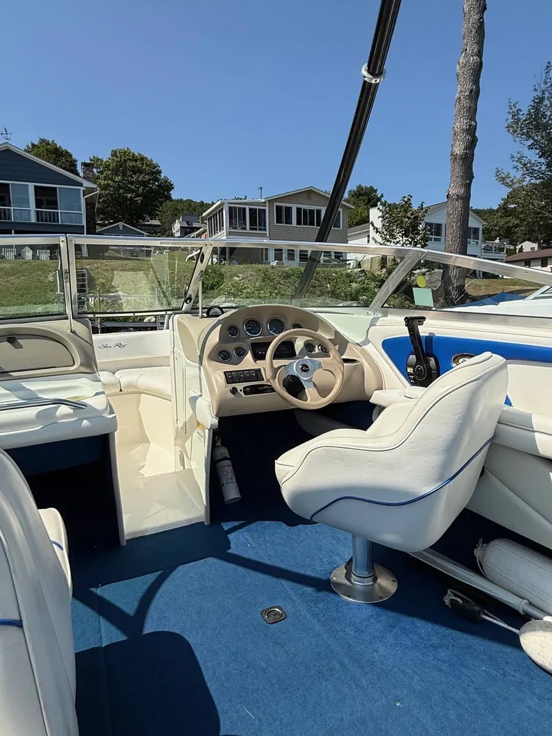 Slide: The Image of Sea Ray 210 Bow Rider 1997 - 10