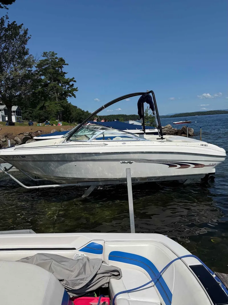 Slide: The Image of Sea Ray 210 Bow Rider 1997 - 8