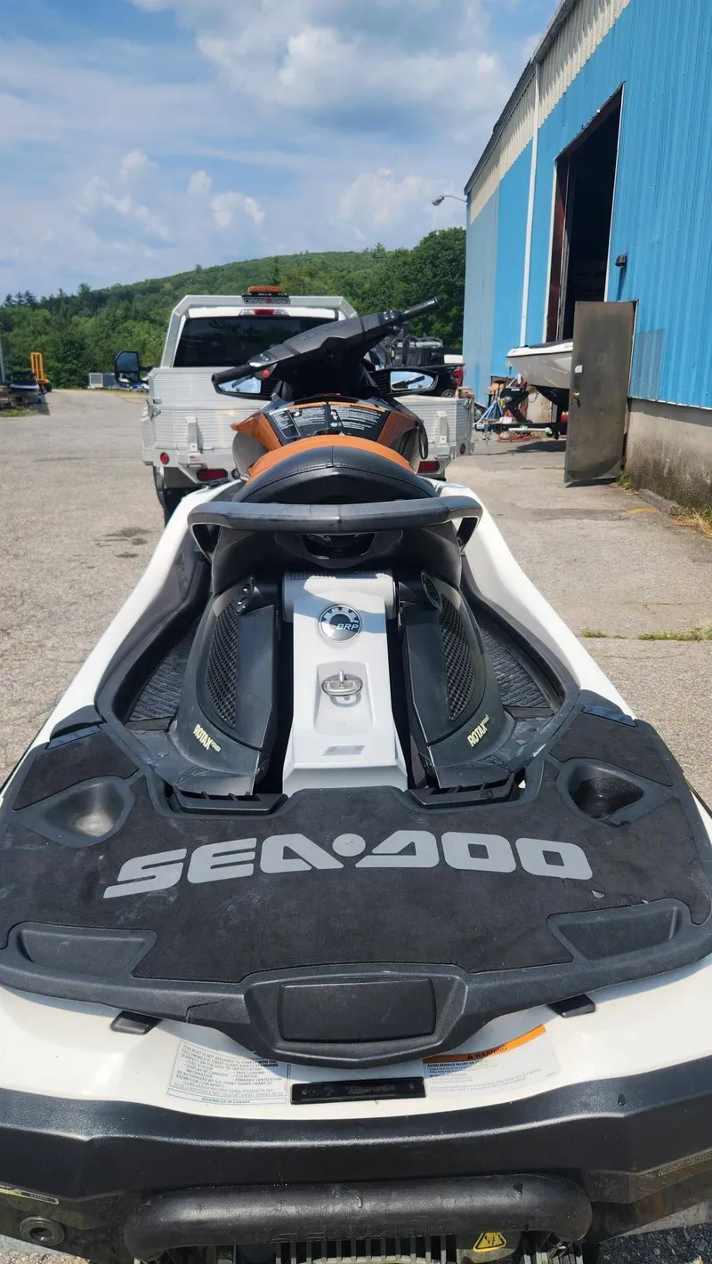 Slide: The Image of Sea-Doo GTX S 155 2014 - 3