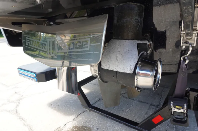 Slide: The Image of 2021 Malibu Wakesetter 25 LSV Power Wedge III detail, showcasing advanced wakeboarding technology. - 8