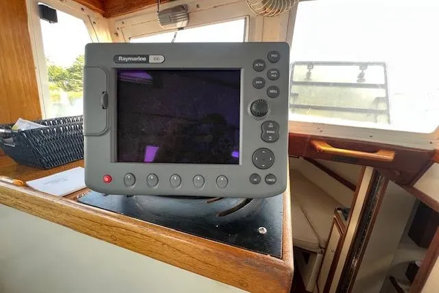 Slide: The Image of Raymarine GPS device inside 1988 Ellis HARDTOP CRUISER boat cabin. - 13