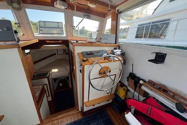 Slide: The Image of 1988 Ellis HARDTOP CRUISER interior with steering wheel, navigation equipment, and cabin access. - 14