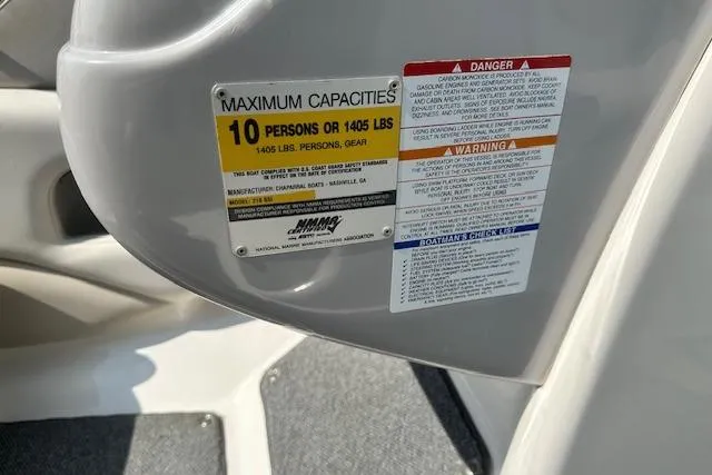 Slide: The Image of 2005 Chaparral 210 SSi boat capacity label, maximum 10 persons or 1405 lbs. - 14