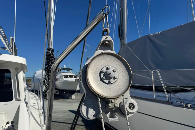 Slide: The Image of Pulley system on Ocean Sport Roamer 30 boat, 2005 model, in a marina setting. - 15