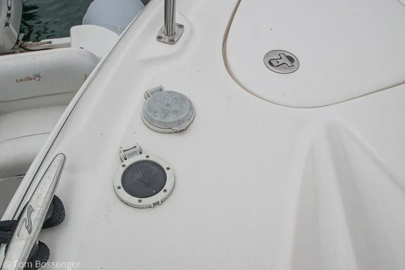 Slide: The Image of 2005 Sea Ray 390 Motor Yacht deck with fittings and cleat. - 61