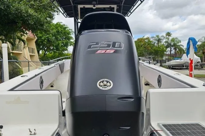 Slide: The Image of 1997 Fountain Sportfish 27 boat with 250 SS engine, docked outdoors. - 15