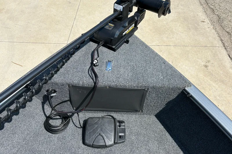 Slide: The Image of 2020 Lund 1775 Adventure SS boat with Minn Kota trolling motor and foot pedal. - 10