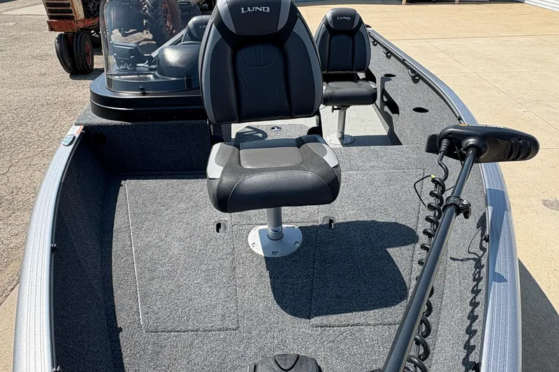Slide: The Image of 2020 Lund 1775 Adventure SS boat interior with seating and trolling motor. - 8