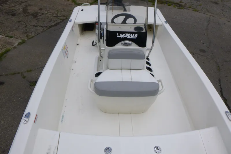 Slide: The Image of 2023 Mako Pro Skiff 15 CC boat interior with console and seating. - 6