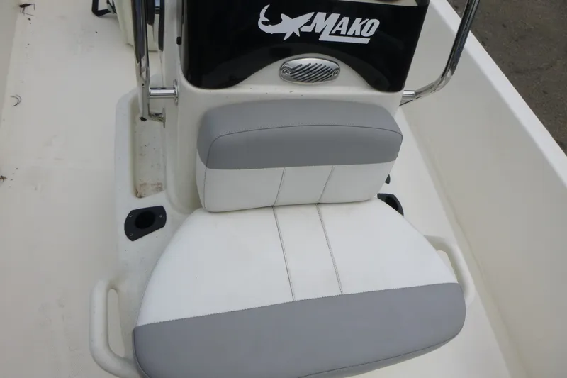 Slide: The Image of 2023 Mako Pro Skiff 15 CC boat seat with logo and console. - 7