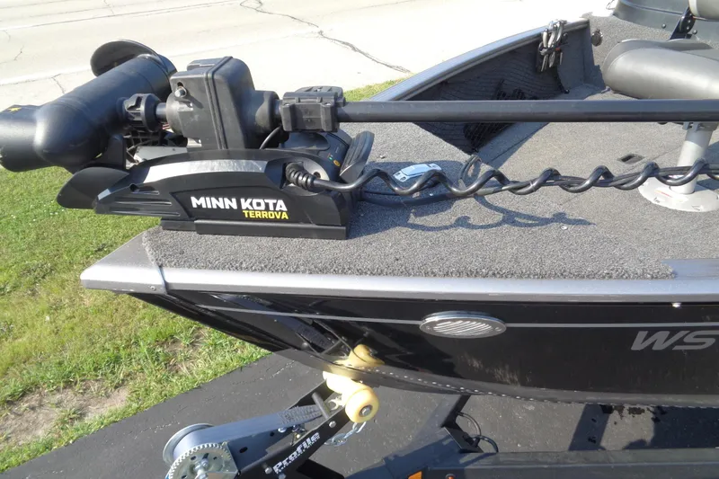 Slide: The Image of 2022 Lund 1675 Adventure Sport with Minn Kota Terrova trolling motor. - 5