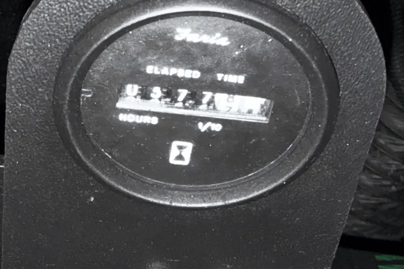Slide: The Image of 2004 Centurion Avalanche C4 hour meter displaying 537.7 hours elapsed. - 20