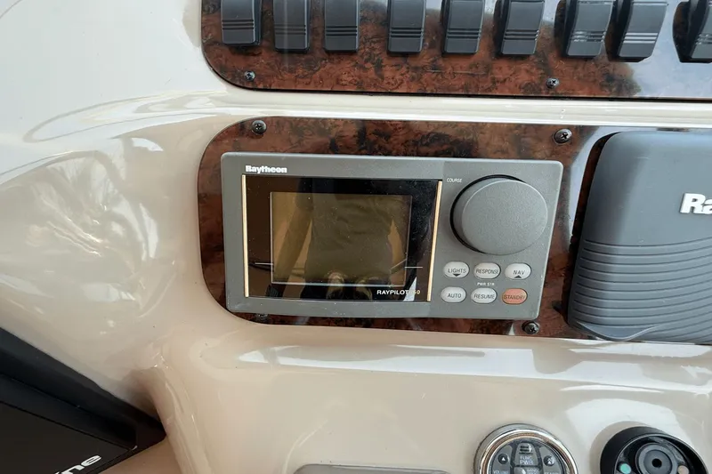 Slide: The Image of Sea Ray Sundancer 400 2000 - 10