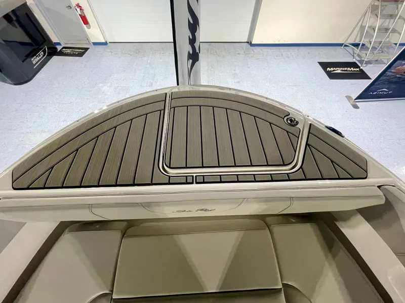 Slide: The Image of Sea Ray SDX 270 Outboard 2026 - 15