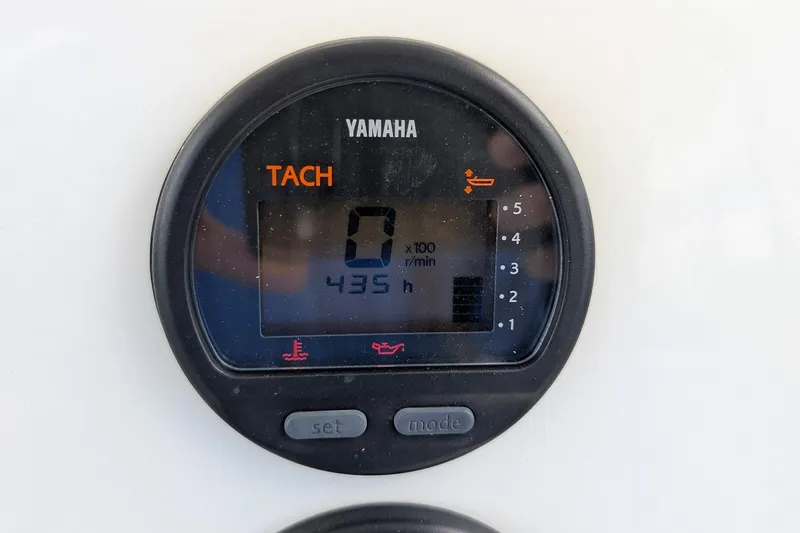 Slide: The Image of Yamaha tachometer displaying 435 hours on a 2014 Key West 219 FS boat. - 14