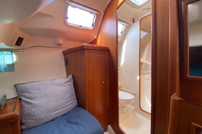 Slide: The Image of Interior of 2003 Hunter 386 sailboat with cozy cabin and bathroom. - 39