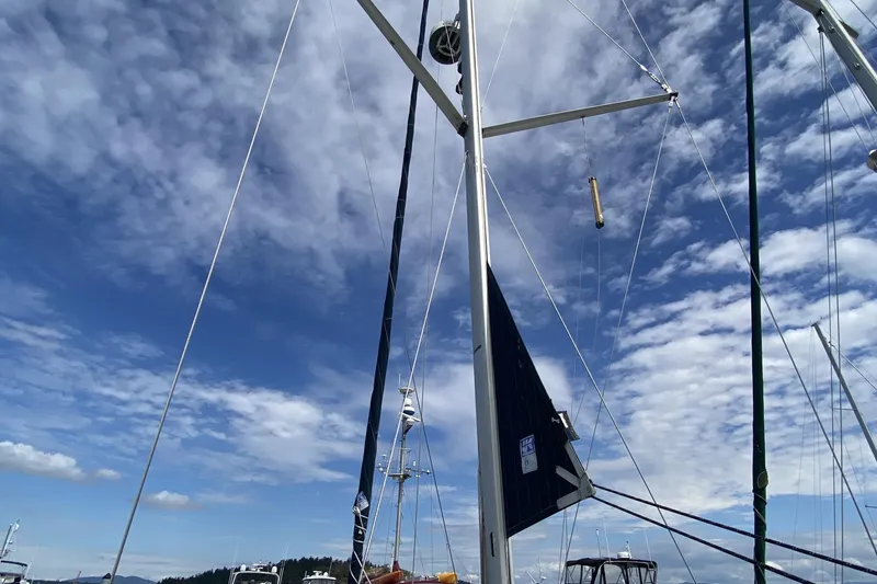 Slide: The Image of Sailboat mast of 2003 Hunter 386 against a partly cloudy sky. - 72