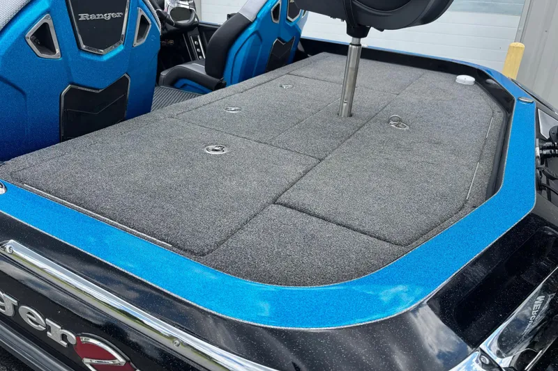 Slide: The Image of 2022 Ranger Z520R boat interior with blue accents and seating. - 6