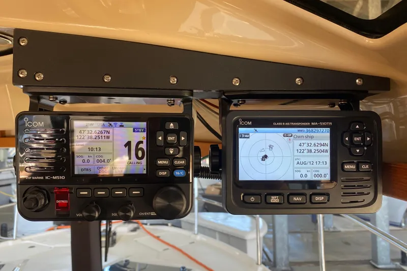 Slide: The Image of ICOM marine navigation equipment on 2019 Ranger Tugs R-29 S boat dashboard. - 51