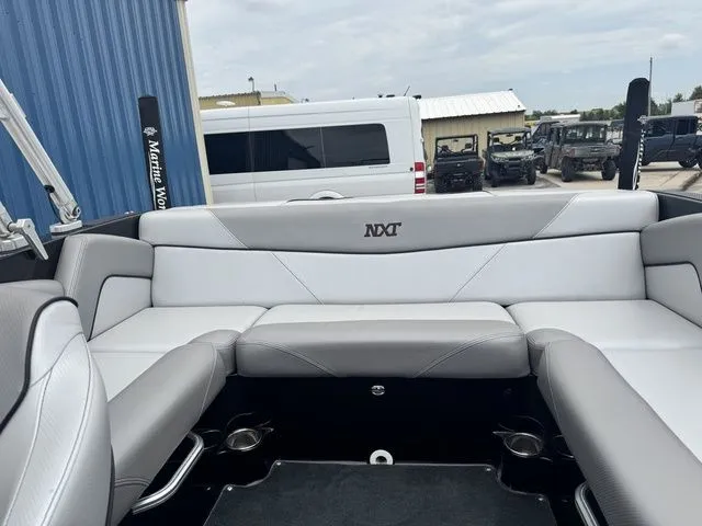 Slide: The Image of MasterCraft NXT20 2017 - 16