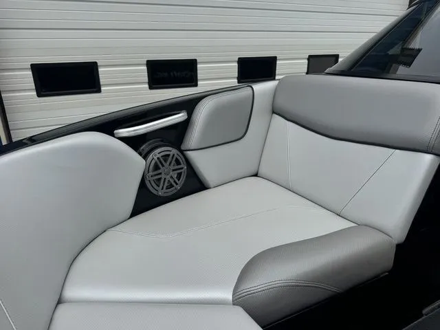 Slide: The Image of MasterCraft NXT20 2017 - 32