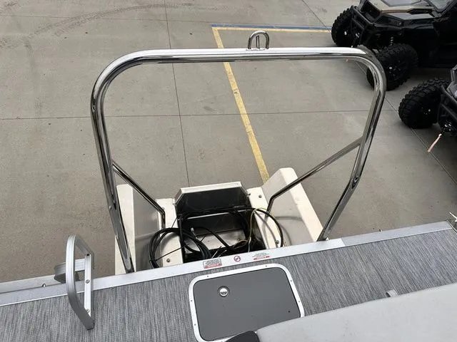 Slide: The Image of Bennington 22 SSB Swingback SPS Tri-Toon Pontoon 2025 - 17