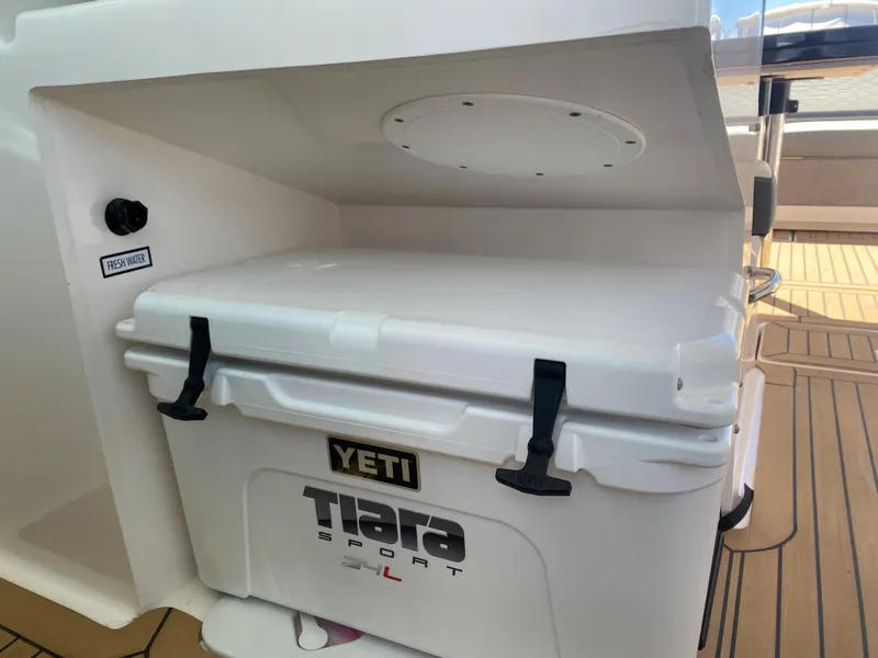 Slide: The Image of 2019 Tiara Sport 34 LX - 36