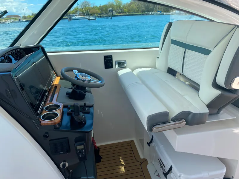 Slide: The Image of 2019 Tiara Sport 34 LX - 28