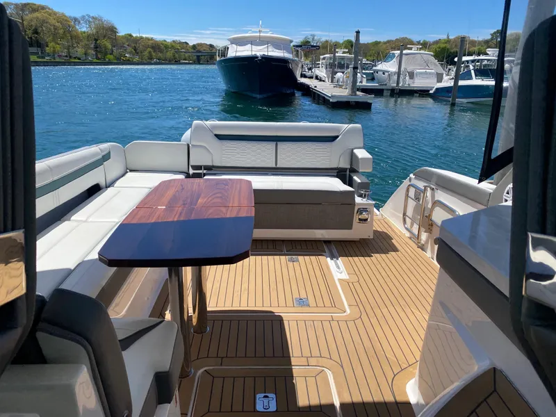 Slide: The Image of 2019 Tiara Sport 34 LX - 16