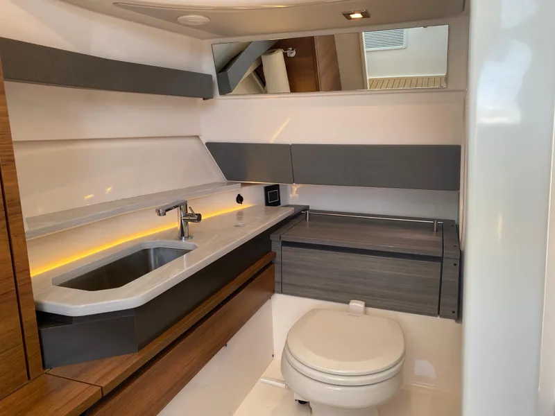 Slide: The Image of 2019 Tiara Sport 34 LX - 32