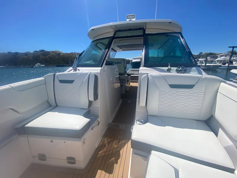 Slide: The Image of 2019 Tiara Sport 34 LX - 25