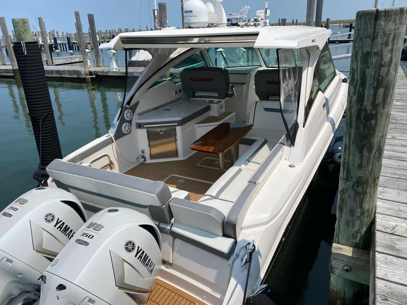 Slide: The Image of 2019 Tiara Sport 34 LX - 8
