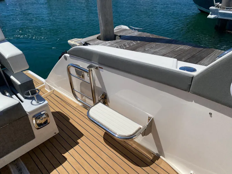 Slide: The Image of 2019 Tiara Sport 34 LX - 43