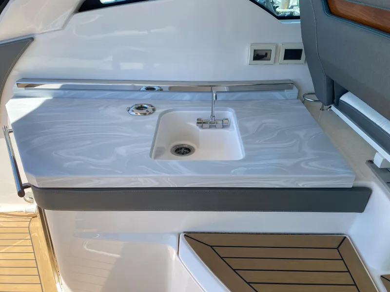 Slide: The Image of 2019 Tiara Sport 34 LX - 20