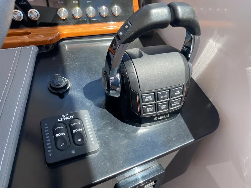Slide: The Image of 2019 Tiara Sport 34 LX - 39