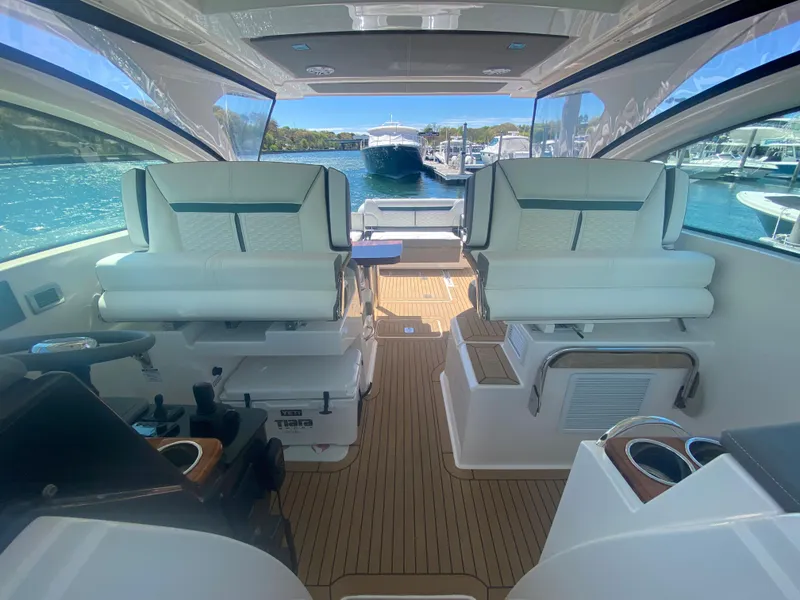 Slide: The Image of 2019 Tiara Sport 34 LX - 26