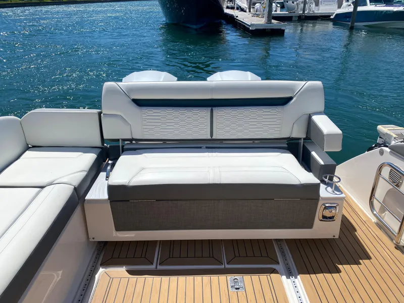 Slide: The Image of 2019 Tiara Sport 34 LX - 18