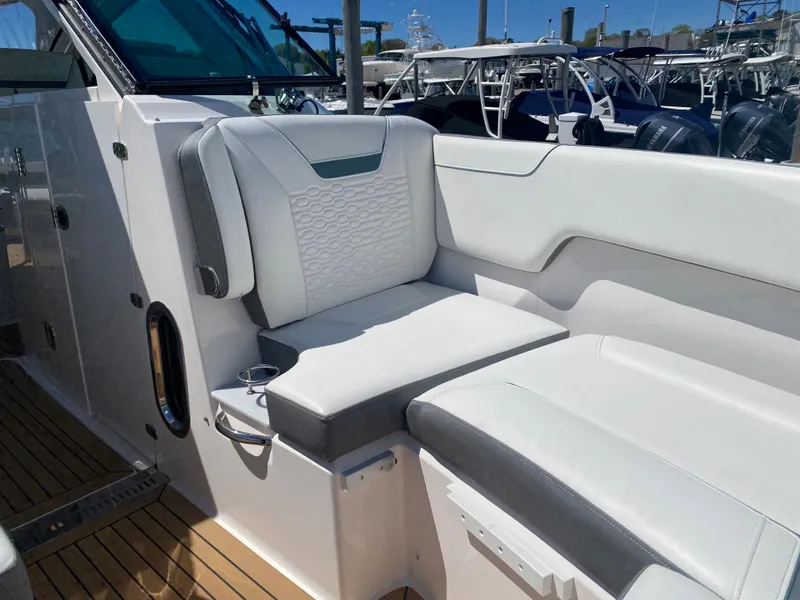 Slide: The Image of 2019 Tiara Sport 34 LX - 23