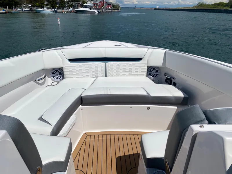 Slide: The Image of 2019 Tiara Sport 34 LX - 21