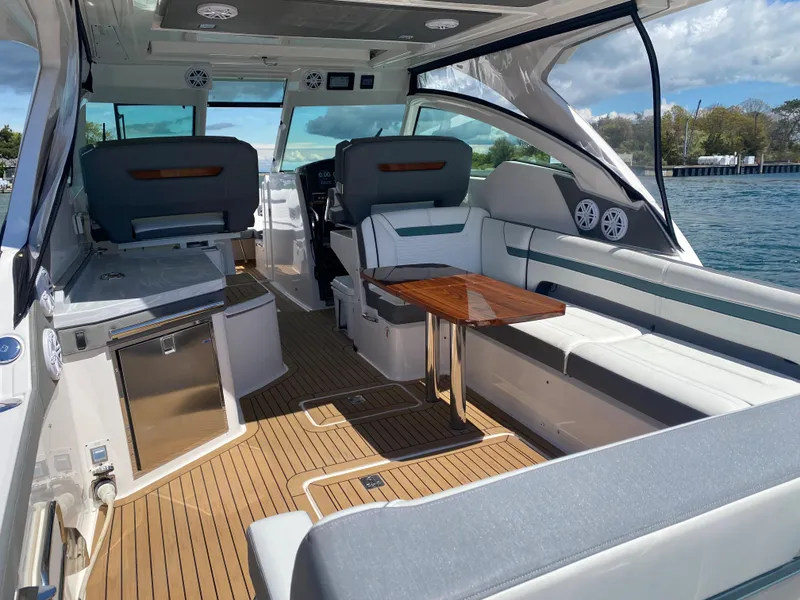 Slide: The Image of 2019 Tiara Sport 34 LX - 15