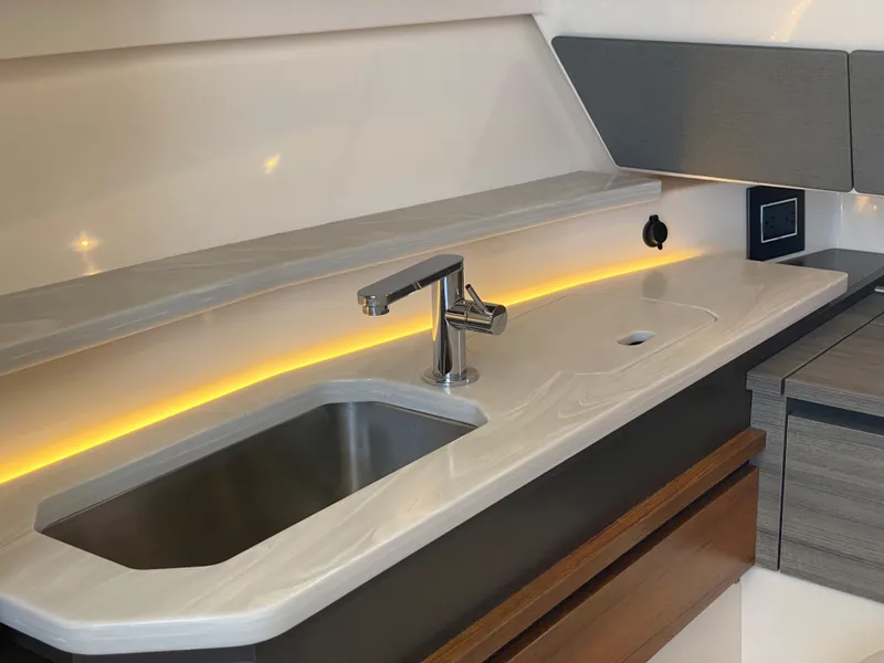 Slide: The Image of 2019 Tiara Sport 34 LX - 33