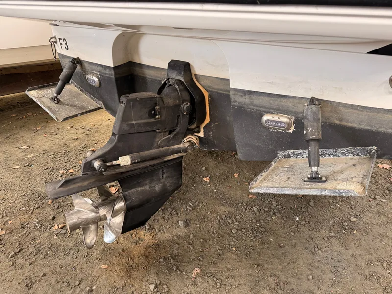 Slide: The Image of Monterey 295 Sport Yacht 2018 - 11